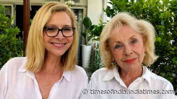 Lisa Kudrow says late mother 'texted' her from beyond after her death