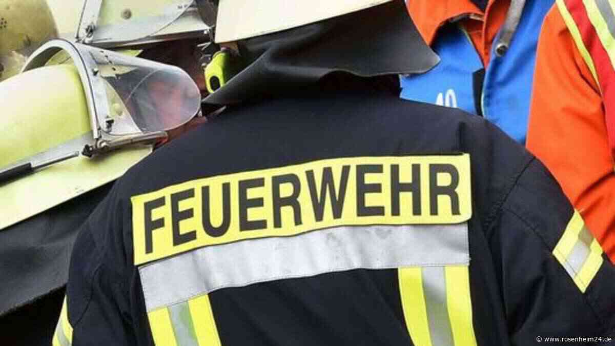 Heuballenpresse in Flammen: Landwirtin reagiert geistesgegenwärtig und verhindert Schlimmeres
