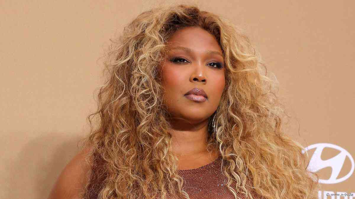 Cover-Shooting als Ansage: Lizzo posiert "sexy, dick und fabelhaft" in Bademode