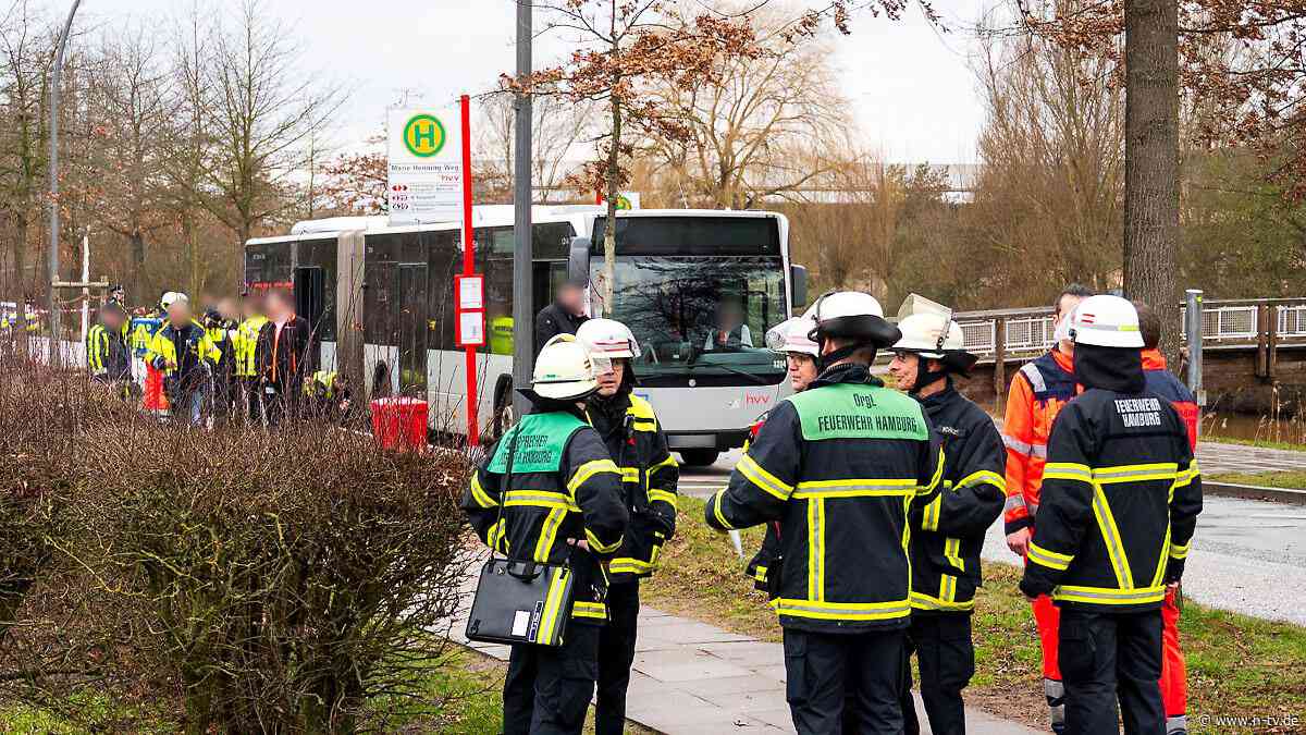 Mutter verliert die Fassung: Gericht spricht Busfahrer nach tödlichem Unfall mit Schüler frei
