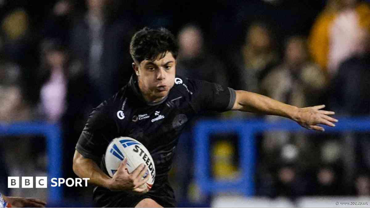 Warrington half-back Leyland leaves club