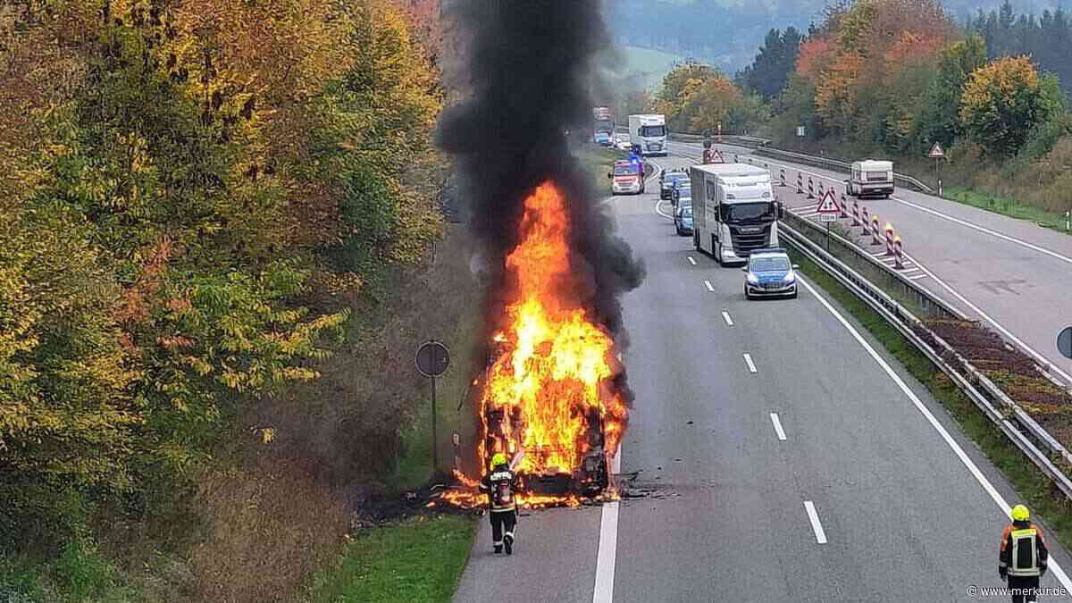 Lkw-Anhänger auf Bundesstraße in Vollbrand – Sperrung über 7 Stunden