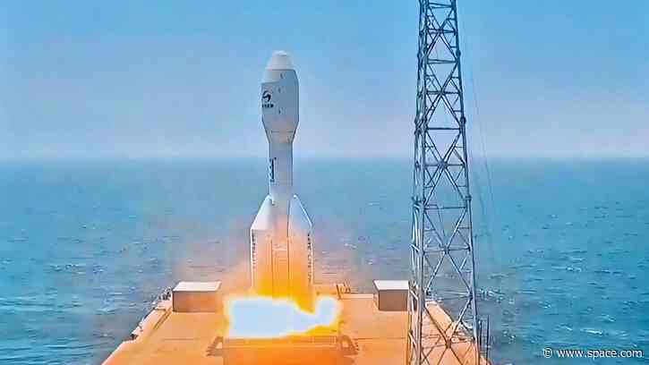 China's record-breaking Gravity-1 rocket launches 9 satellites from a ship at sea (video)