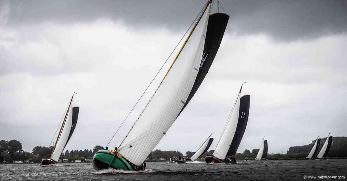 Skûtsjes in actie op het Sneekermeer