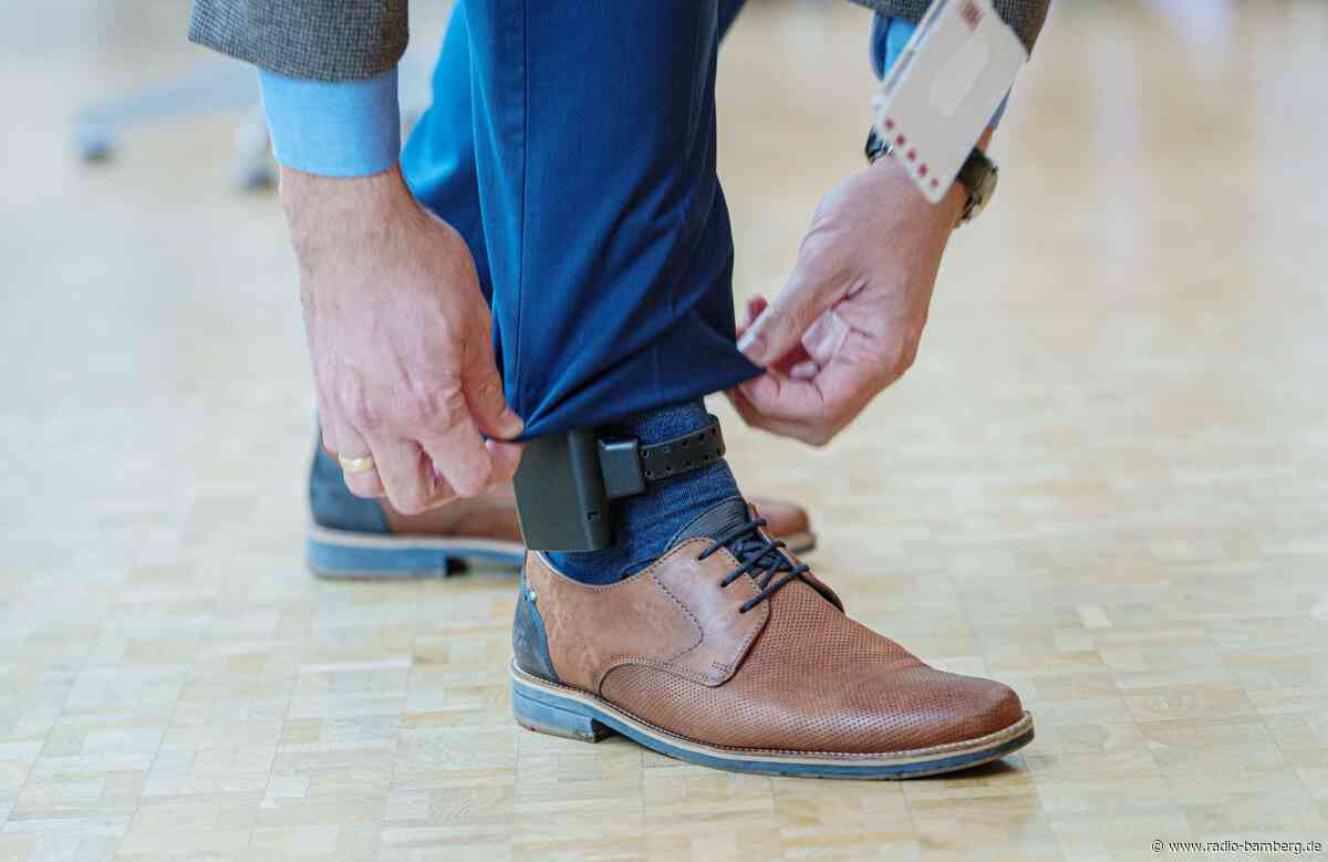 Knapp 150 Menschen mit elektronischer Fußfessel überwacht