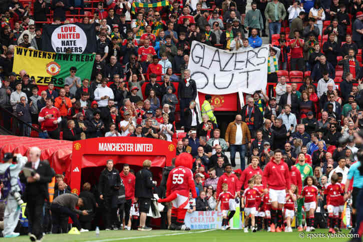 Manchester United supporters blast club over season ticket clampdown