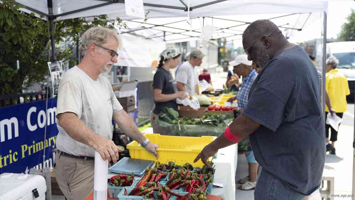 The White House pushes healthy eating. It cut a landmark nutrition education program