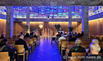 Mannheim – Trauerfeier für diejenigen, die sonst keine hätten – Hauptfriedhof: Gedenkgottesdienst erstmals mit dem Kammerchor der Musikschule Mannheim