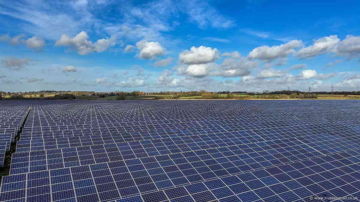 What are the major solar farm projects in East Riding?