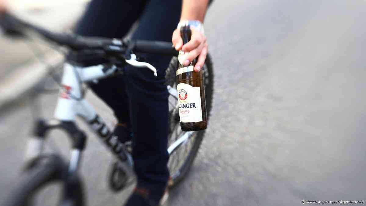 Betrunkener radelt wegen einer Anzeige zur Polizei