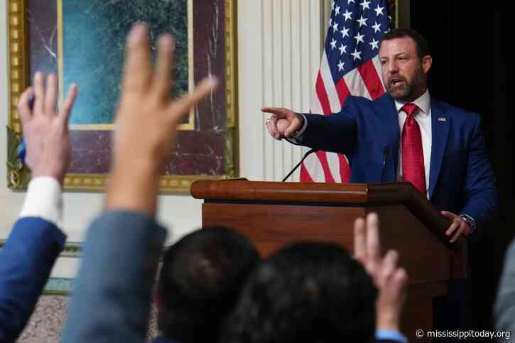 Democrats press ICE on oversight, say 1 officer referred for discipline over use of force