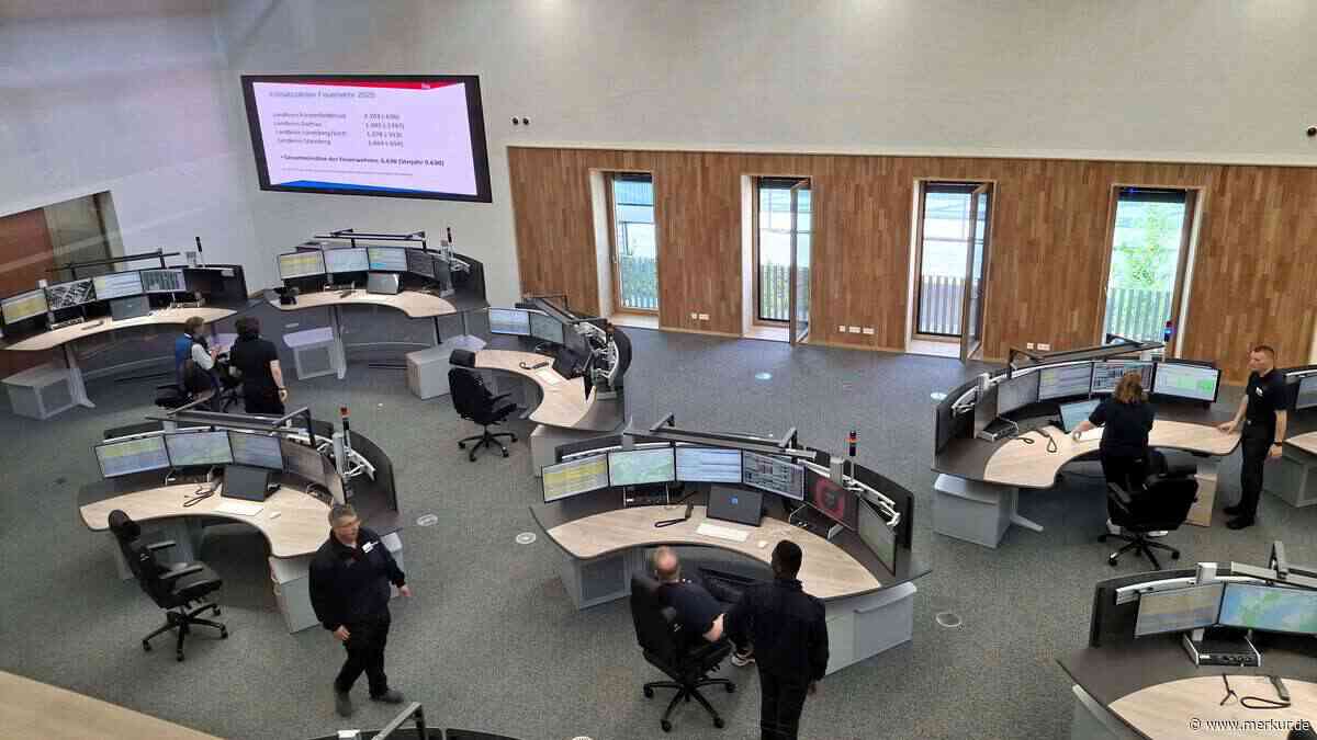 Historischer Moment: Die neue Leitstelle nimmt ihren Betrieb auf