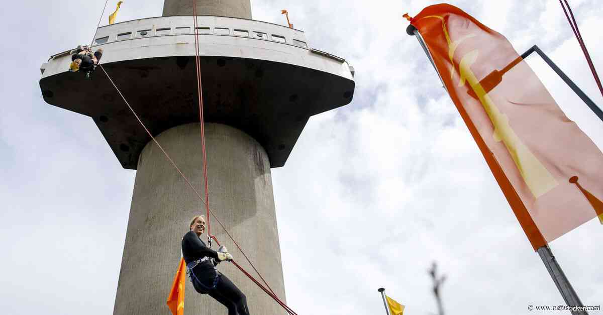 Belofte maakt schuld:  burgemeester Carola Schouten, met hoogtevrees, seilt ab vanaf de Euromast. &amp;#8216;Ik sta nog een beetje te shaken&amp;#8217;