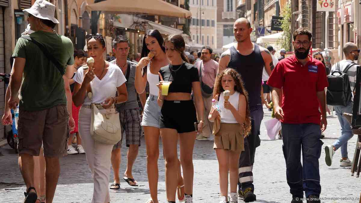 „Unangemessen“: Wirt in Italien verbietet Männern beliebtes Urlaubs-Outfit