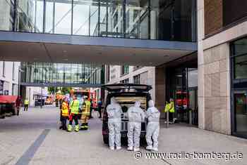 Messerattacke in Einkaufszentrum – Frau in Brand gesetzt