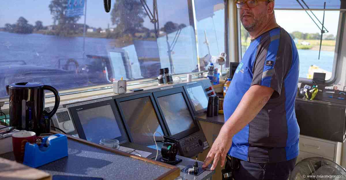 De veerpont over de Maas is een varend dorpshuis &amp;#8211; veerman Peter kent iedereen, en iedereen kent hem. En: &amp;#8216;Het is echt veel sneller met de pont&amp;#8217;