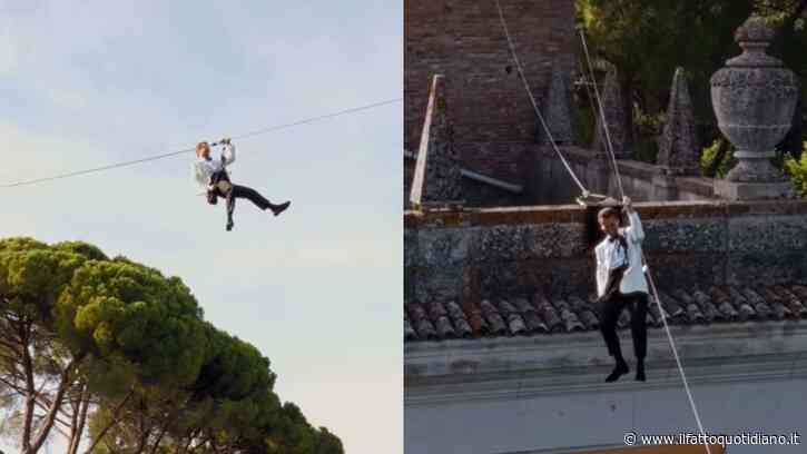 “Non dimenticherò mai quel momento”: lo sposo si lancia nel vuoto davanti agli invitati e trasforma le nozze in una scena da film di James Bond