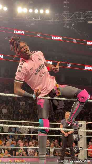 Look who’s kicking off #WWERaw! It’s time to get pink 👀 #Juventus