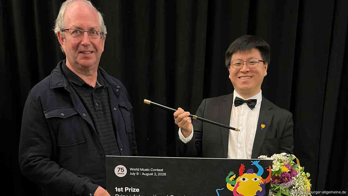 Erfolg für das Leopold Mozart College: Student gewinnt internationalen Dirigierwettbewerb
