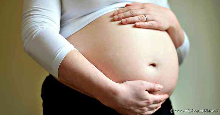 Resta incinta del quinto figlio, durante l’ecografia fa una scoperta choc: “Aspettavo quattro gemelle identiche concepite naturalmente, un caso tra i più rari al mondo. Siamo passati da sei a dieci in famiglia”