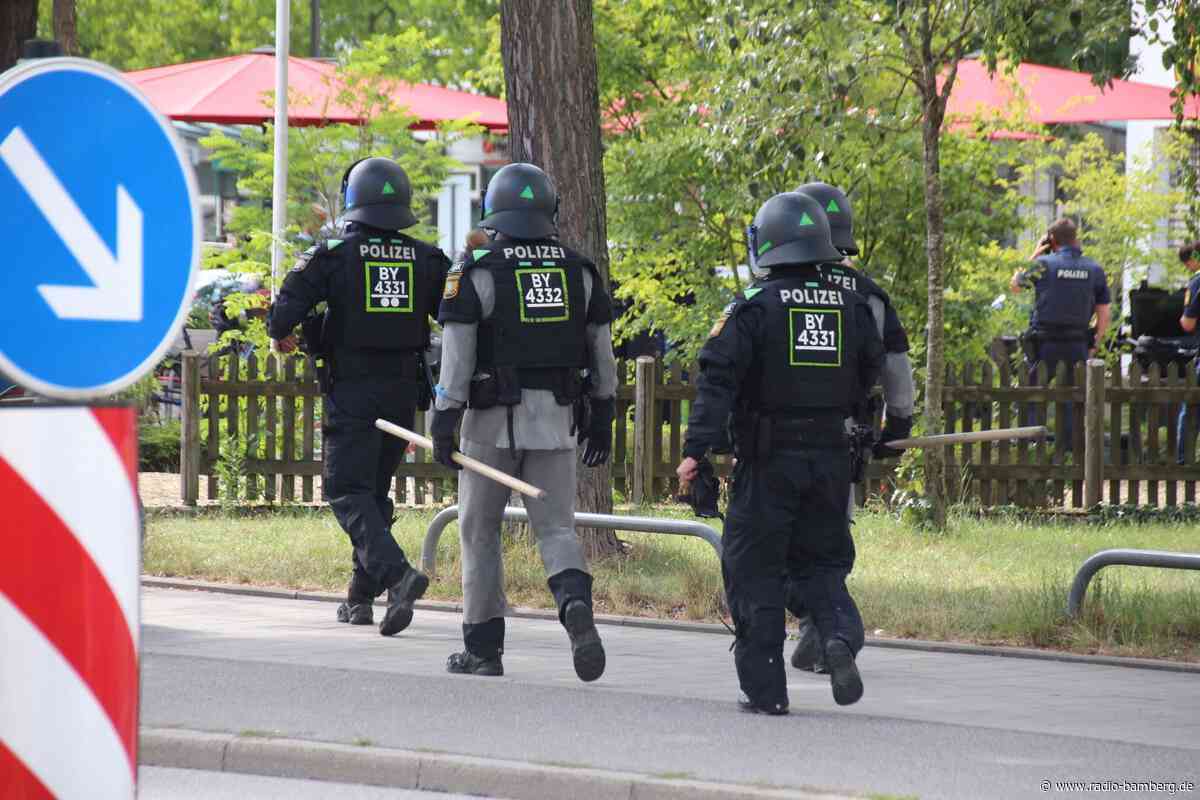 Schwerstverletzter bei möglicher Geiselnahme in Bank