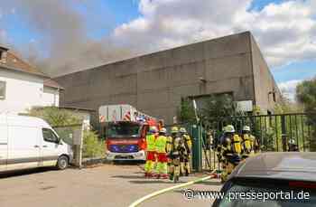FW-E: Feuer in leerstehender Lagerhalle - starke Rauchentwicklung