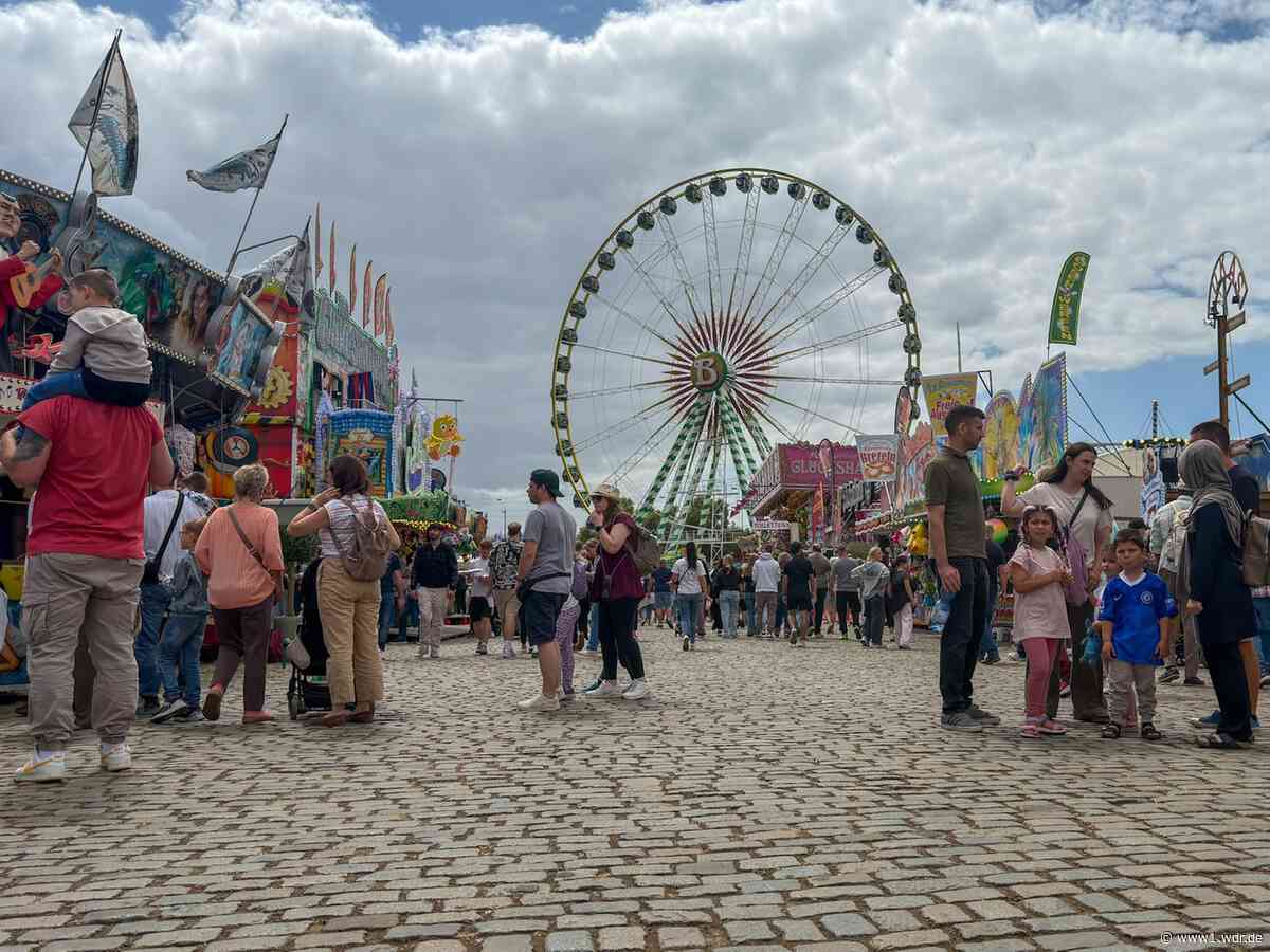 Mädchen soll auf Rheinkirmes verletzt worden sein