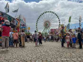 Mädchen soll auf Rheinkirmes verletzt worden sein
