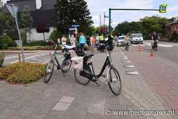 Fietsster gewond na botsing met bestelbus