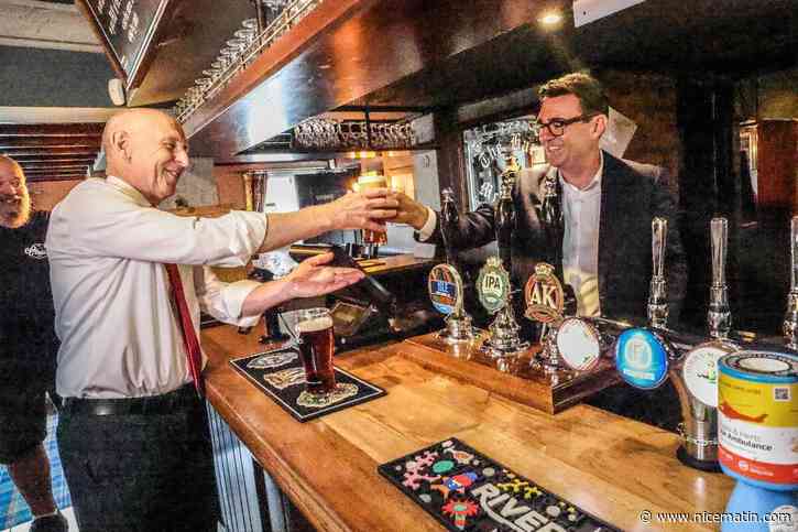 « Ils sont notre héritage, la culture de la classe ouvrière » : alors qu’il en ferme un par jour en moyenne, le nouveau Premier ministre britannique annonce un coup de pouce pour les pubs