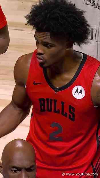 Jaylin Sellers takes charge in the huddle then THROWS DOWN 😤 #chicagobulls #nba #mustsee #highlights