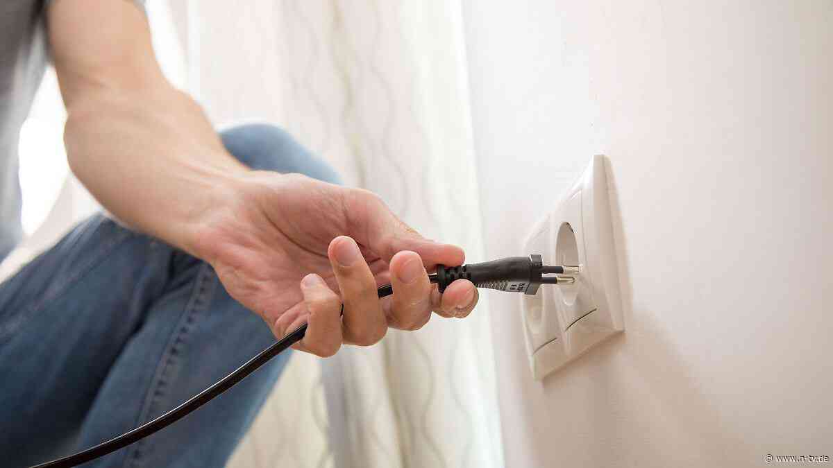 Bevor es losgeht: Spart Strom: Diese Stecker sollte man vor dem Urlaub ziehen