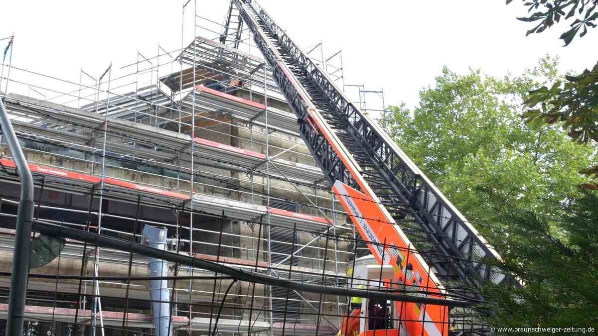 Alarm an Braunschweigs Stadthalle – Zwischendecke in Brand geraten
