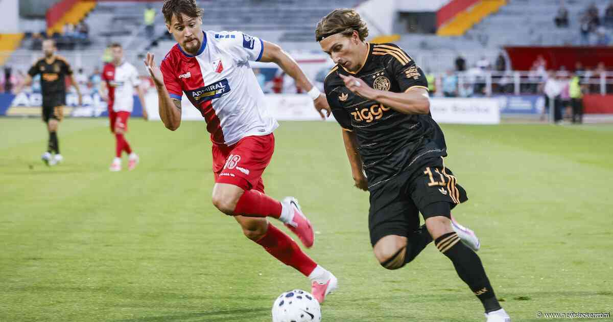 Oppermachtig Ajax weer op voorsprong in Servië: Berghuis schiet keihard raak
