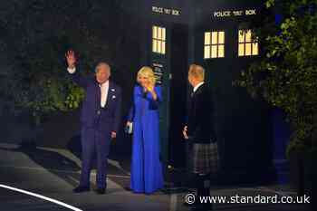 King and Queen emerge from Tardis to begin Commonwealth Games opening ceremony