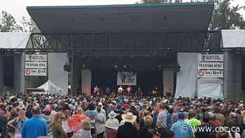Calgary Folk Fest kicks off amid hot, smoky conditions