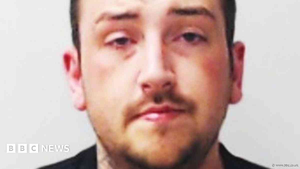 Man jailed for 'terrifying' taxi knife robbery