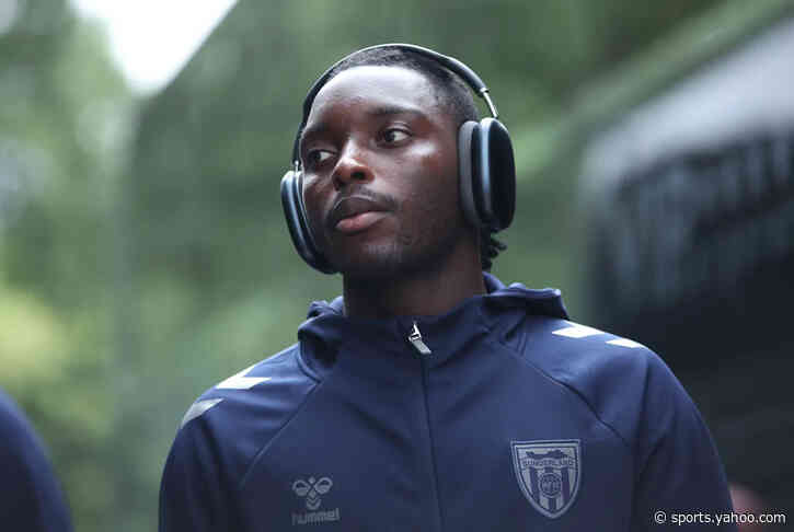 Update On The Future Of This Sunderland Striker: Should Le Bris Cut Him Loose?