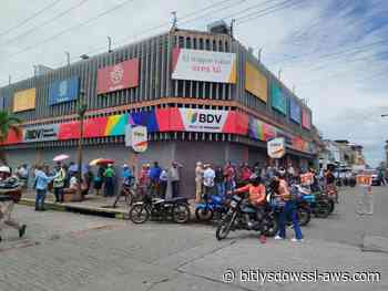 Apagón de cinco horas genera largas filas en sede del Banco de Venezuela
