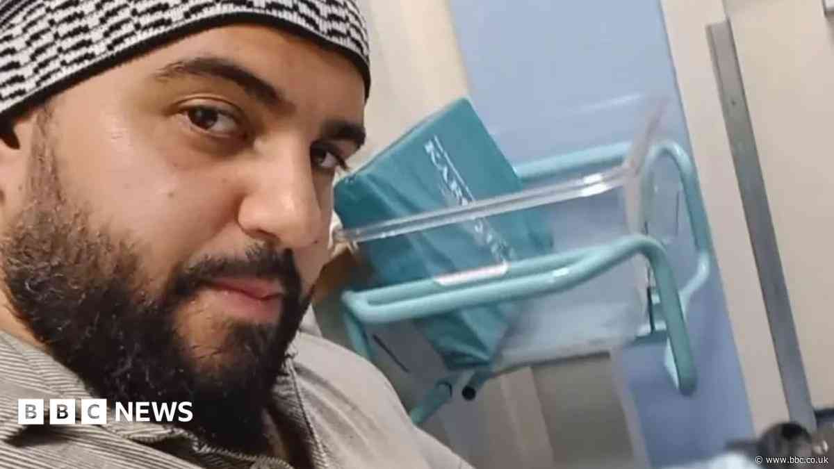 Police failed to check synagogue attacker's phones despite arrests