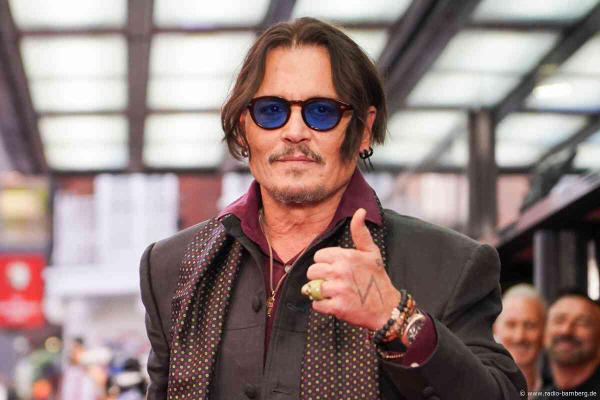 Johnny Depp überrascht Fans in San Diego als «Ebenezer»
