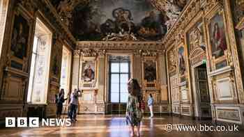 Watch: Louvre reopens gallery after jewellery heist