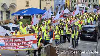 „Weil ihr uns die Löhne klaut“: Milch-Demo zieht durch Wasserburg – So reagieren die Molkereien