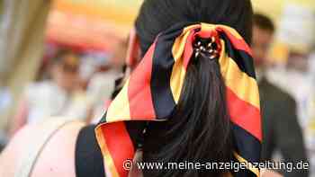 Ost und West, in Missmut vereint