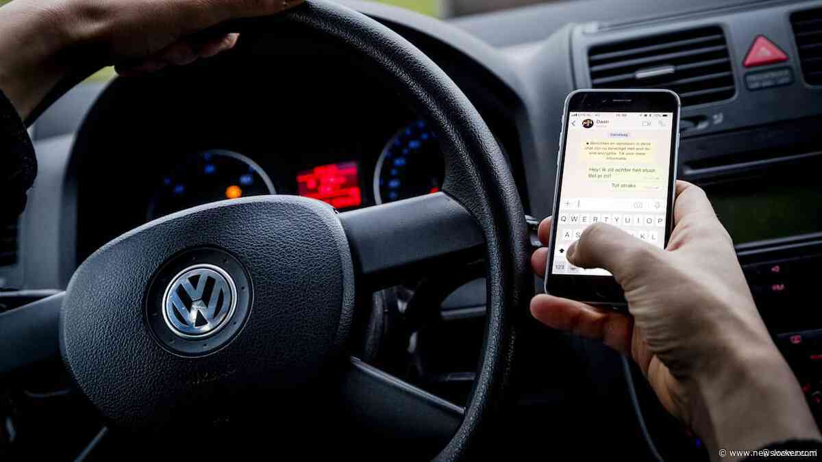 Binnenkort strafpunten voor verkeersonveilig gedrag zoals appen achter het stuur