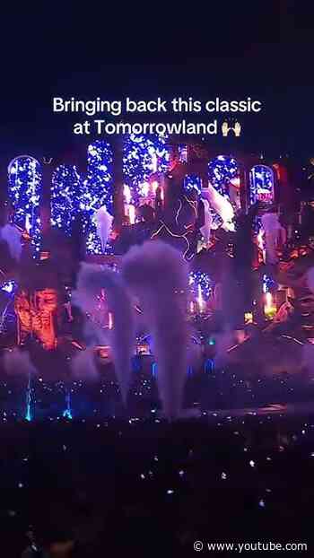 This one never gets old 🙌🏻 # #dimitrivegas#tomorrowland #dimitrivegaslikemike