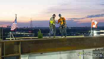 'An iconic moment': Workers in symbolic Gordie Howe bridge photo reminisce as bridge opens