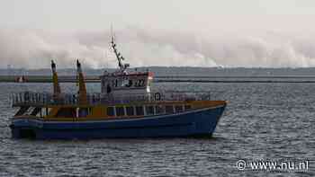 Honderden mensen vluchten per boot van Frans schiereiland voor natuurbrand