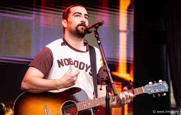 Noah Kahan calls on Congress to force his fans to wear diapers to gigs to stop them pissing and shitting everywhere