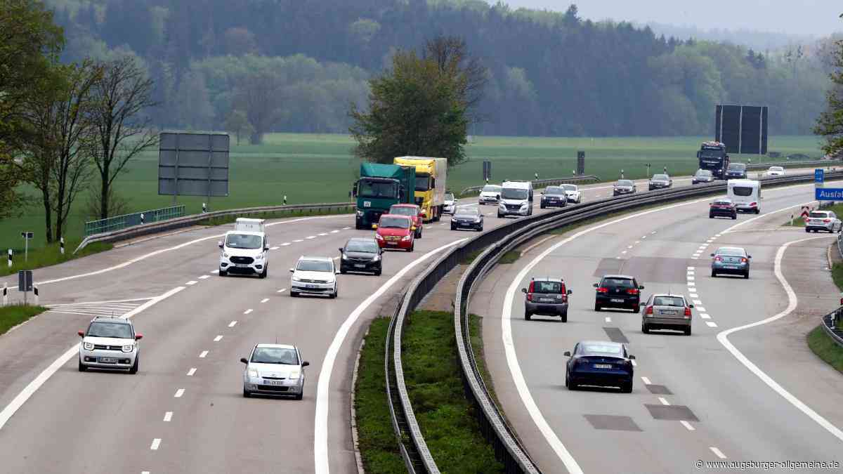 Zwischen den Anschlussstellen Illertissen und Dettingen der A7 wird die Fahrbahndecke erneuert